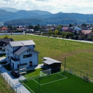 Casa Cu Teren de Fotbal Cristian