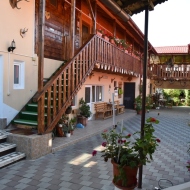 Casa Cucu Costești